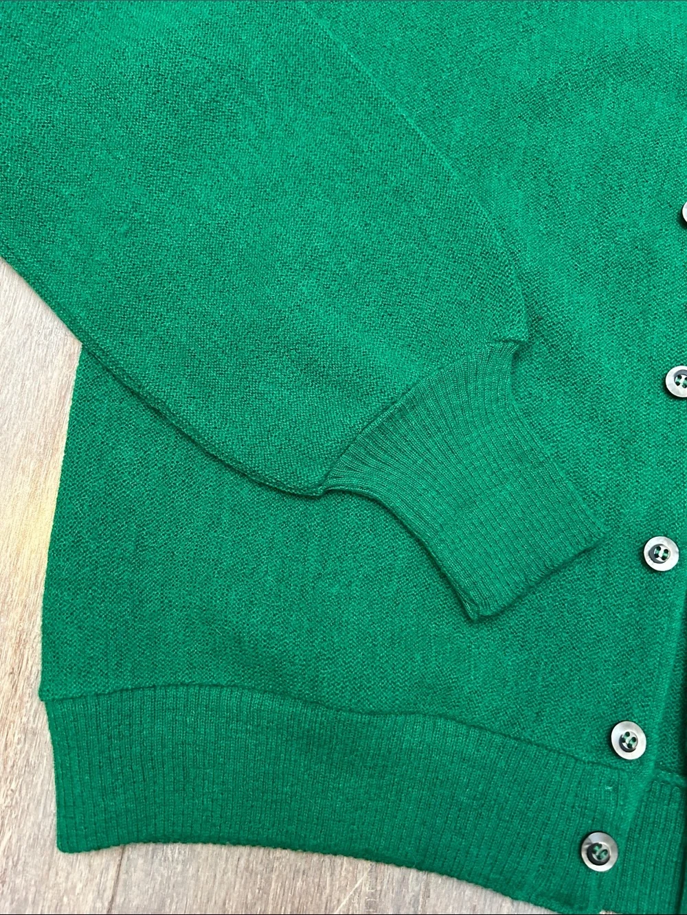 VTG Wells & Coverly Wool Alpaca Classic Green V-Neck Button Cardigan Sweater M